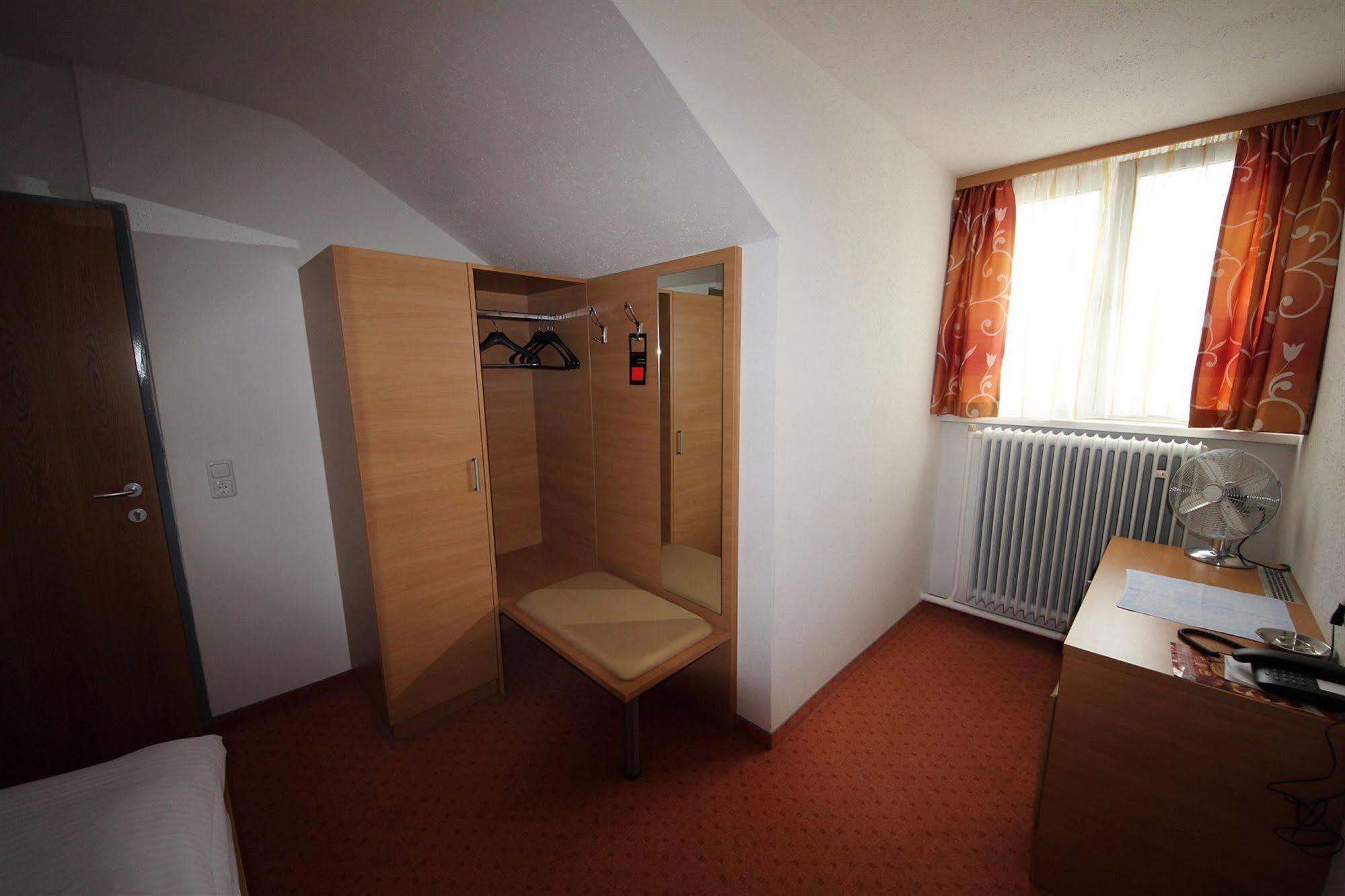 Hotel Kleinmuenchen Линц Екстериор снимка