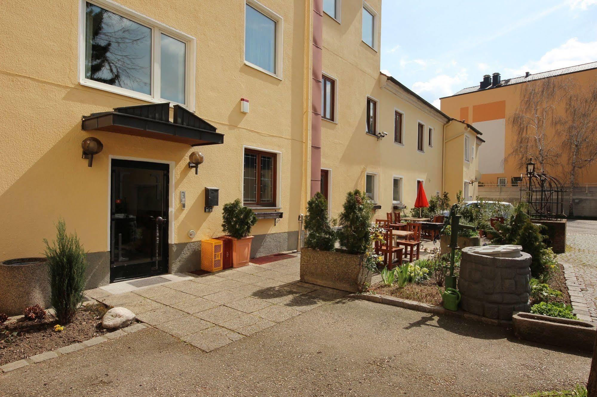 Hotel Kleinmuenchen Линц Екстериор снимка