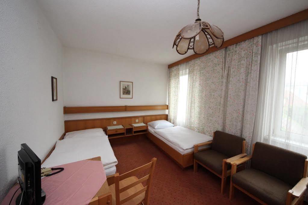 Hotel Kleinmuenchen Линц Екстериор снимка